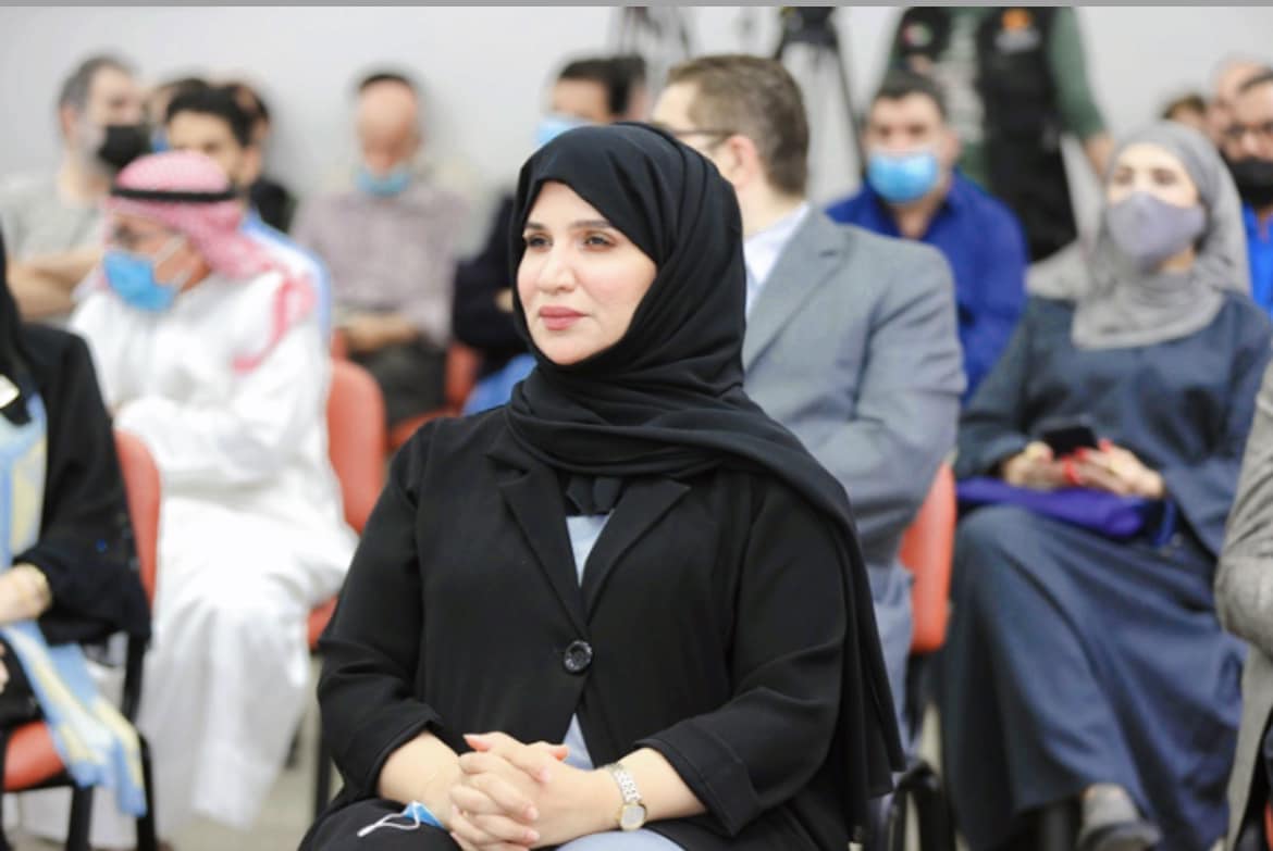 في العين