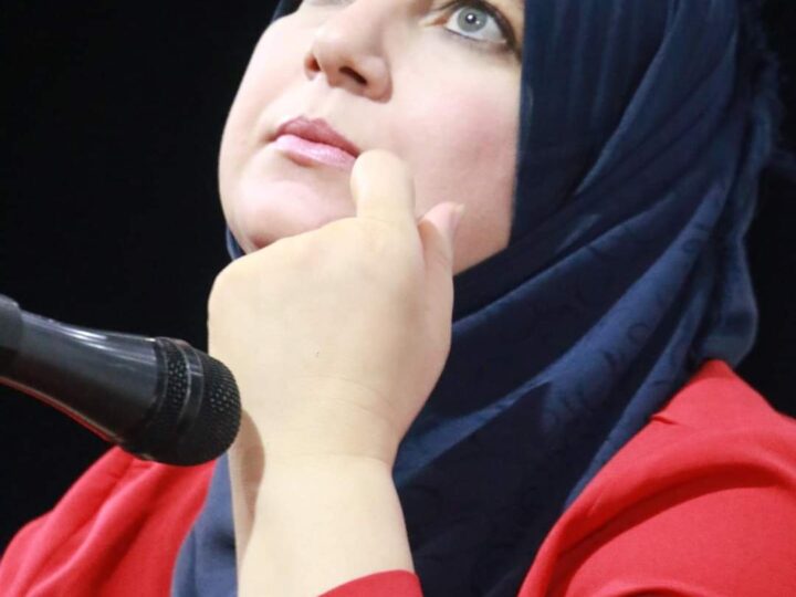 يد ممدودة