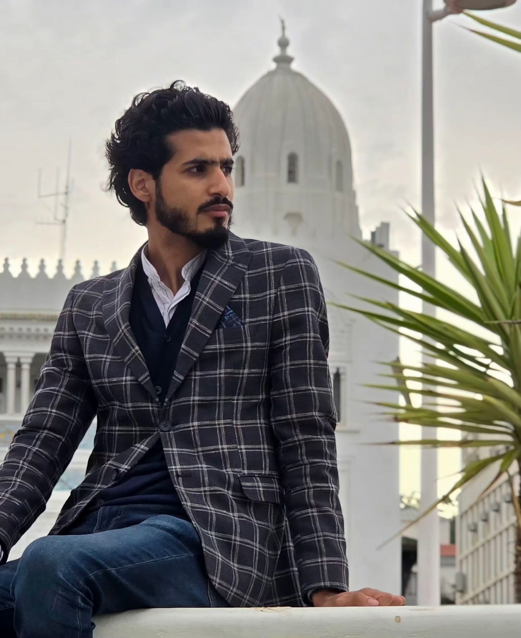 الكتابة الشعرية بالذكاء الاصطناعي ومتاهات التوليد.